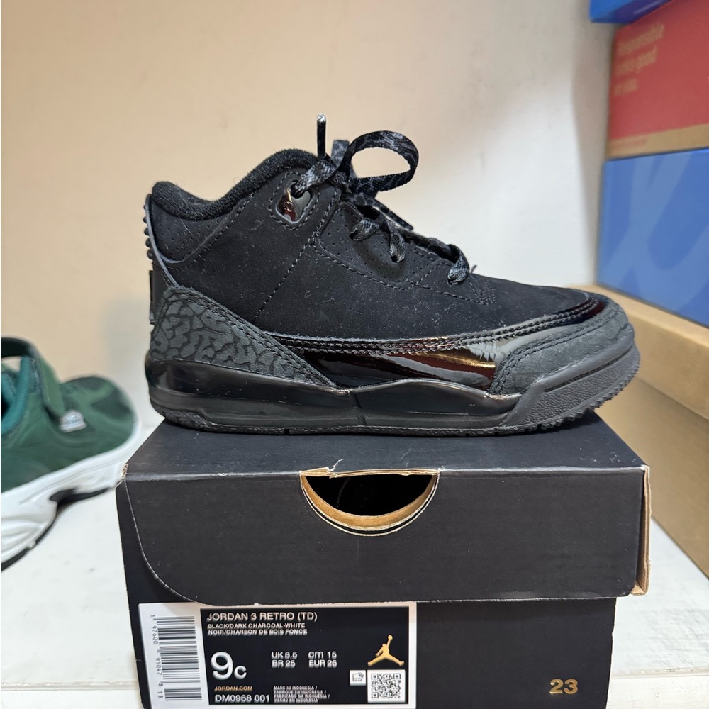 Unisex Jordan 3 Retro Sneakers